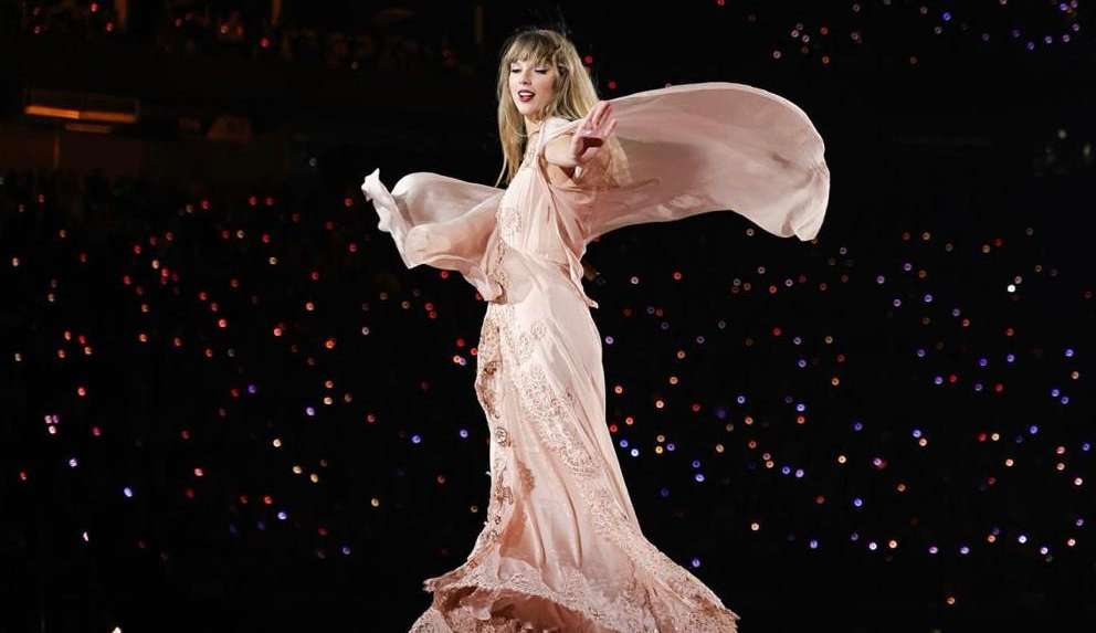 Taylor Swift homenageia sua trajetória atráves de looks na “The Eras Tour”