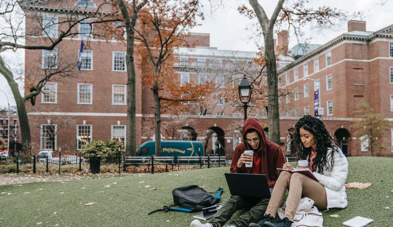 Big techs estão em caça por talentos de IA em universidades americanas