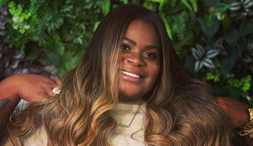 Jojo Todynho se irrita com alunos que a filmam na faculdade