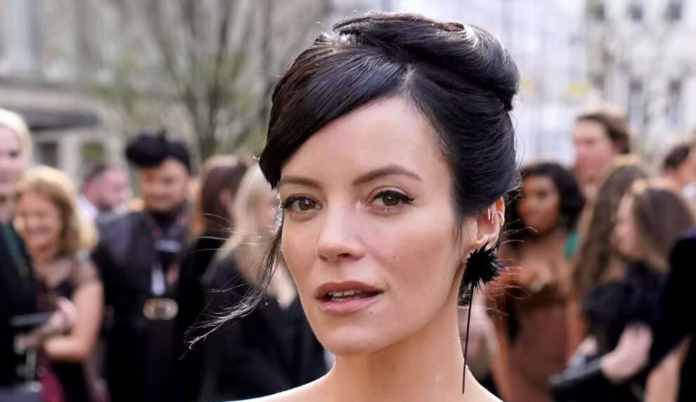 Lilly Allen afirma que esquece de comer por longos períodos ao expor dieta