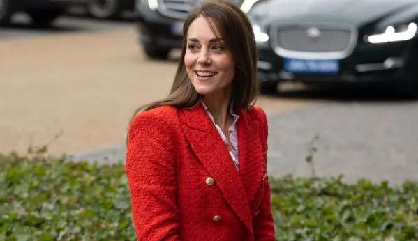 Kate Middleton mostra que o blazer feminino é um ótimo investimento