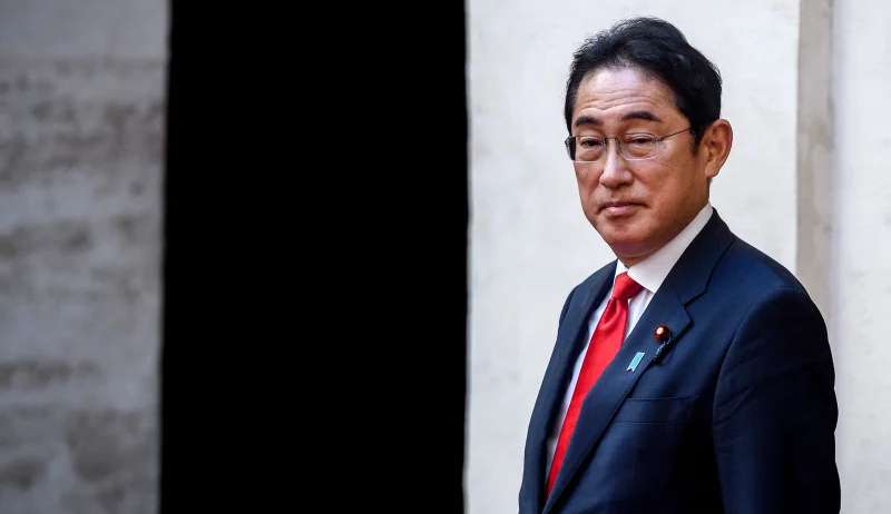 Primeiro-Ministro japonês sofre ataque com explosivos durante comício