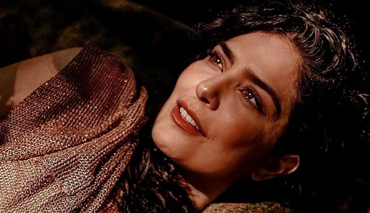 Leticia Sabatella realiza lipoaspiração aos 52 anos