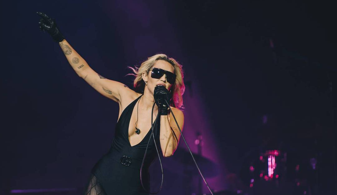 “Flowers”, hit de Miley Cyrus, lidera o ranking global do Spotify