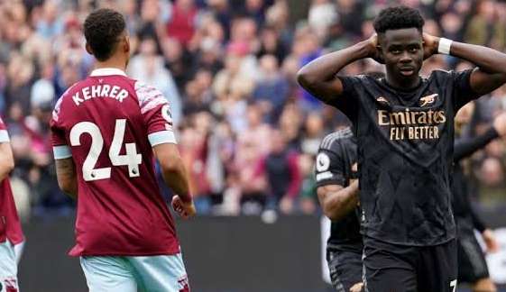 Arsenal tropeça na Liga Inglesa e vê o Manchester City se aproximar