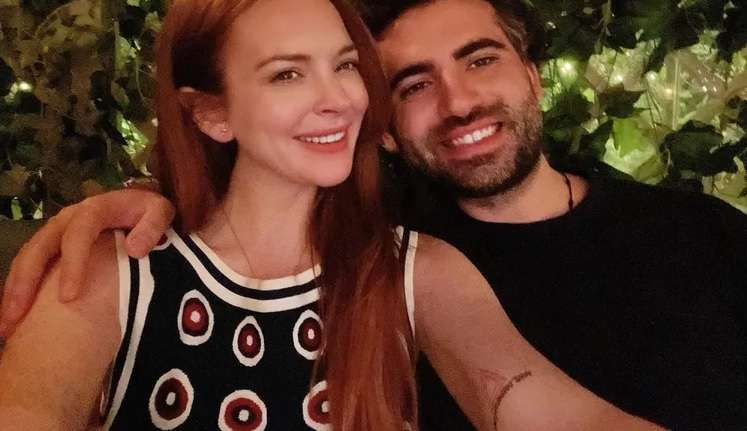 Lindsay Lohan faz chá de bebê privado com amigos e família
