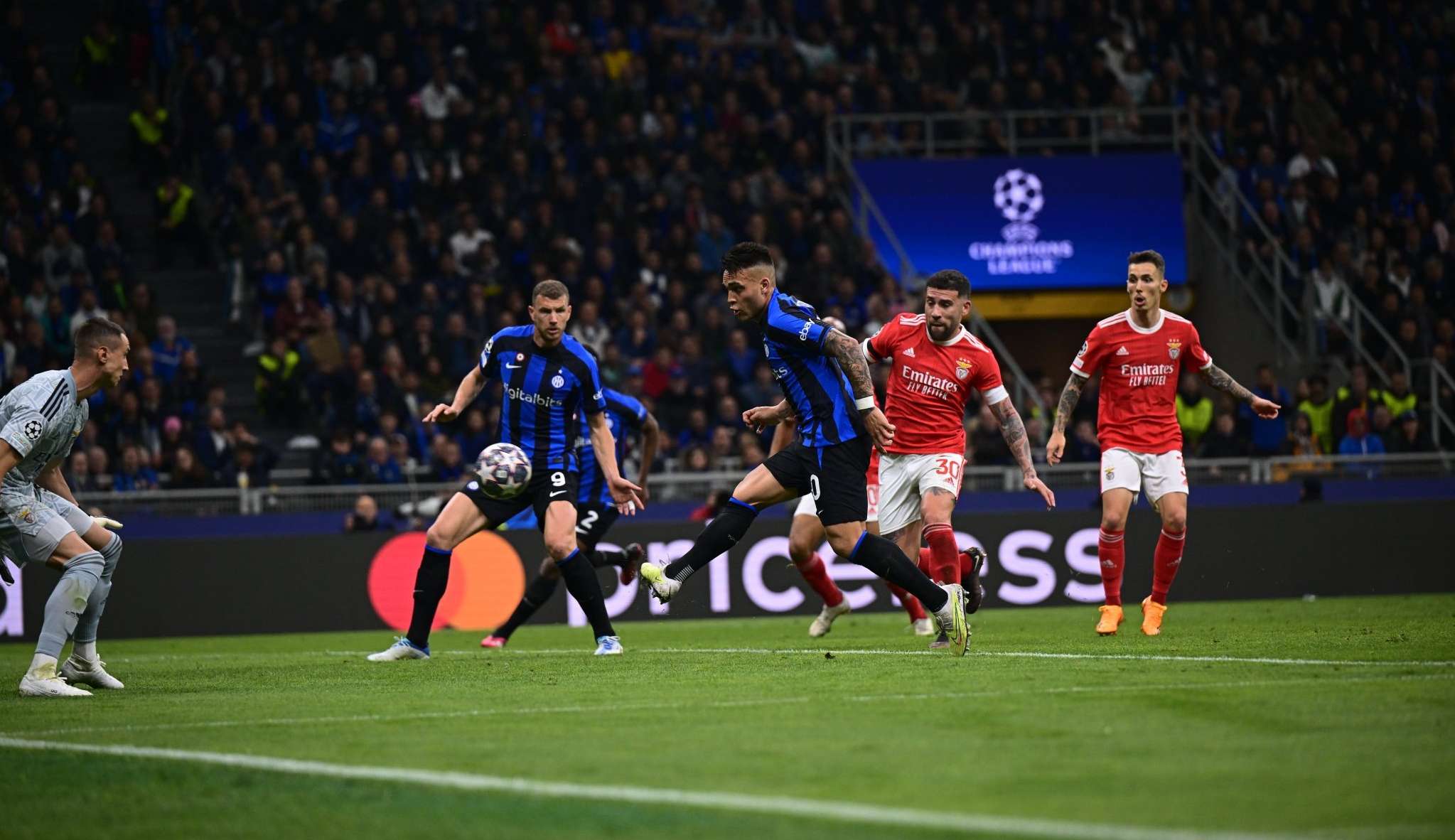 Inter empata com Benfica e avança para as semifinais da UEFA Champions League