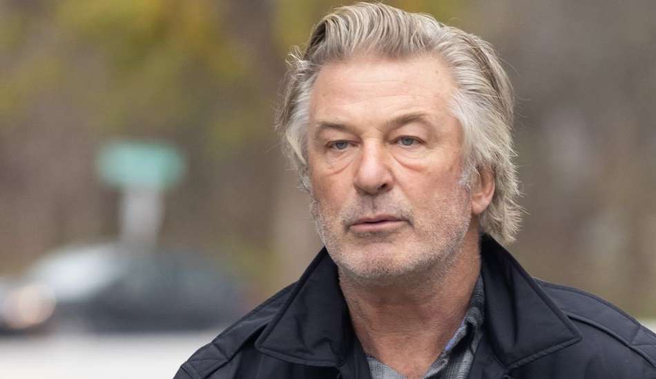 Acusações contra Alec Baldwin por incidente no set de Rust serão retiradas