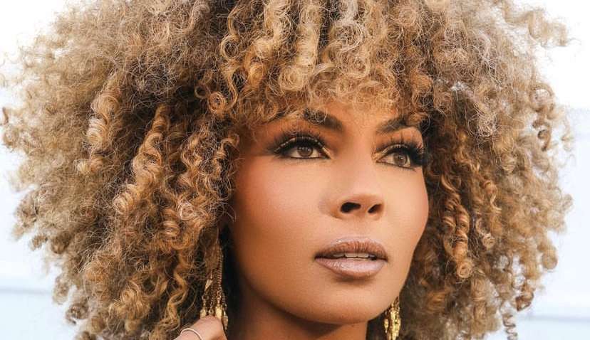 Dançarina de Beyoncé alega curtida em post contra a cantora foi engano