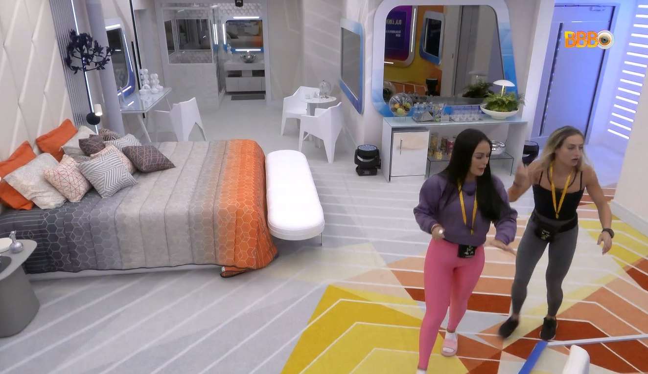 Quarto do líder é fechado e prova da finalista começa