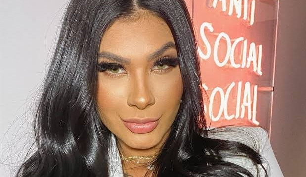 Colhendo os frutos de sua participação no BBB21, Pocah diz que ganhará o mundo