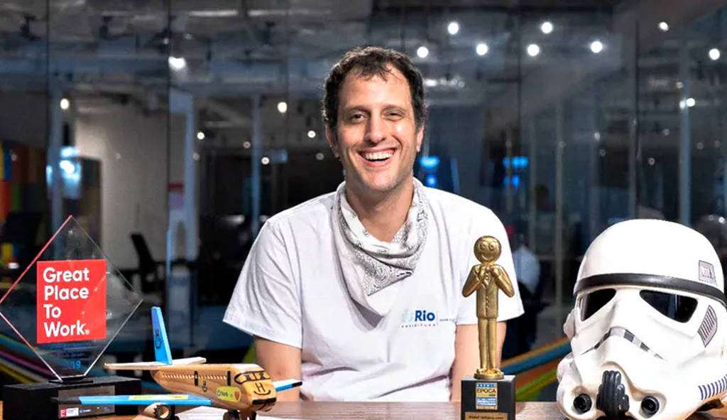 Ceo da Hurb faz ameaças, xinga e divulga dados pessoais de cliente em grupo do WhatsApp