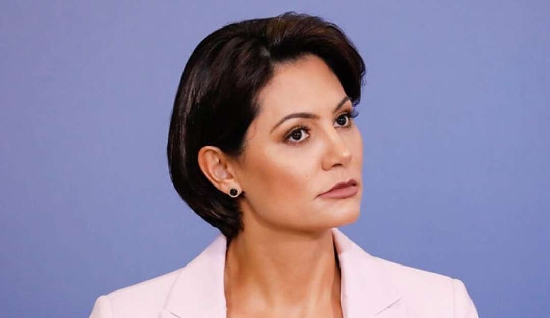Servidora do Planalto afirma à PF que Michelle Bolsonaro recebeu 2º pacote de joias em mãos