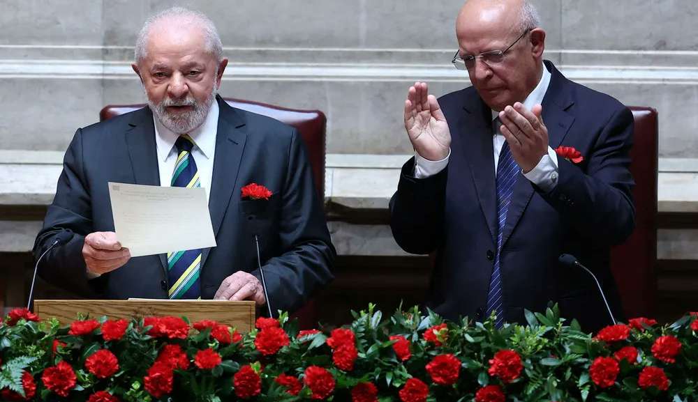 Lula é alvo de protesto da extrema direta em viagem à Portugal