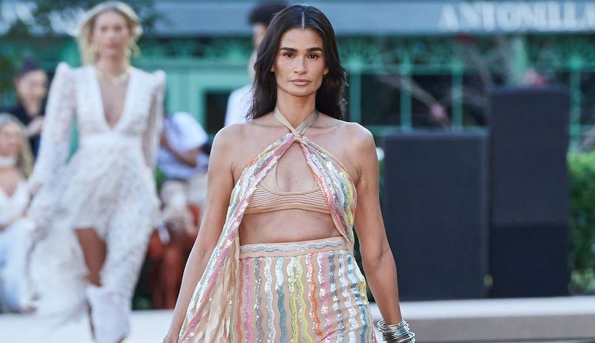 Skazi e Tufi Duek apresentam coleção de Primavera/Verão 24 em primeiro desfile na capital paulista