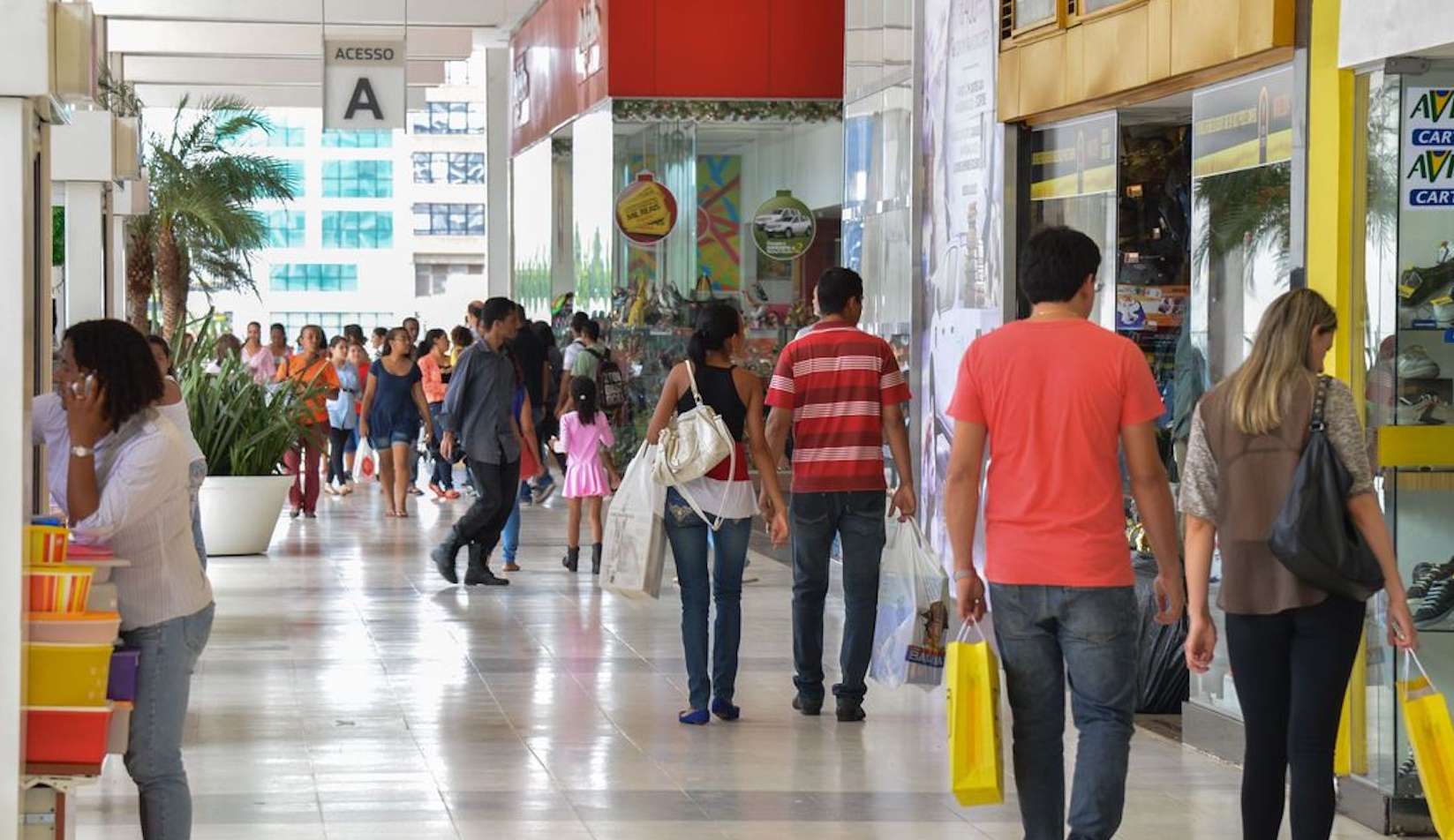 Vendas em varejo no país caem em fevereiro