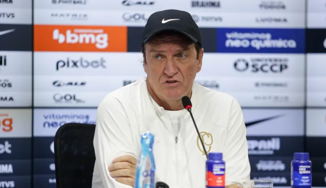 Cuca rebate acusações e diz que não tolerará criticas