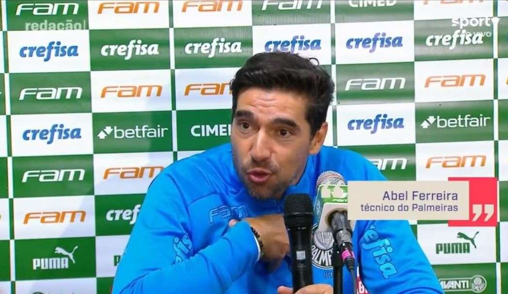 Em entrevista coletiva, Abel Ferreira agradece elogio de Ronaldo Fenômeno e interesse de time francês
