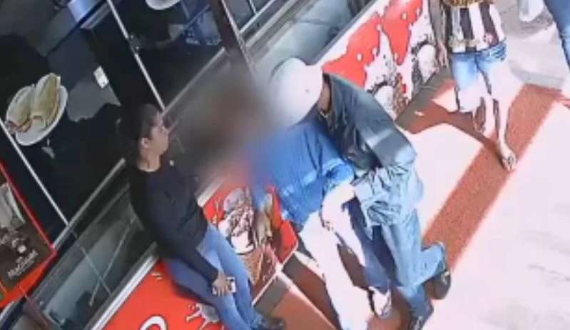 Idoso com problemas de saúde é abandonado pelo filho em padaria em Goiás