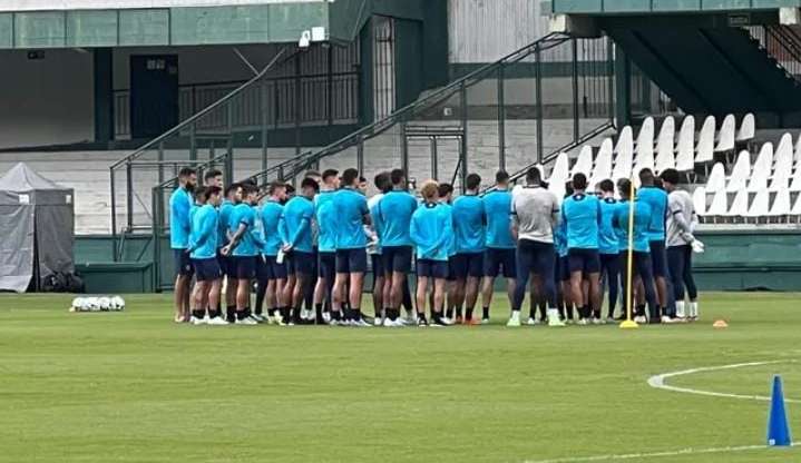 Elenco do Coritiba é cobrado em treino na véspera de jogo contra o São Paulo