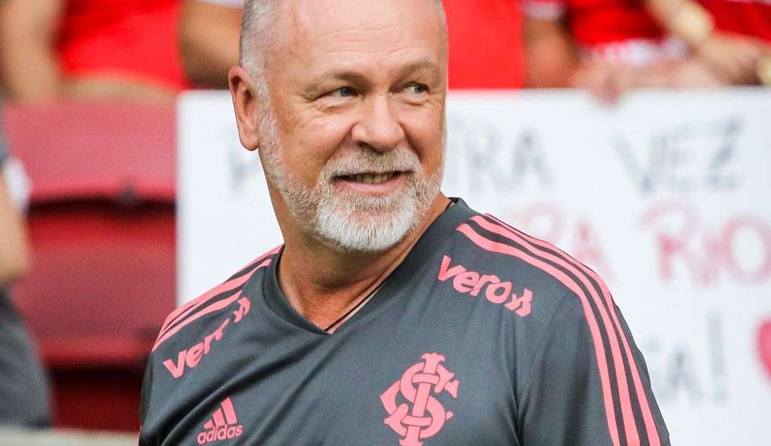Mano Menezes vira alvo do Corinthians em busca de um novo técnico