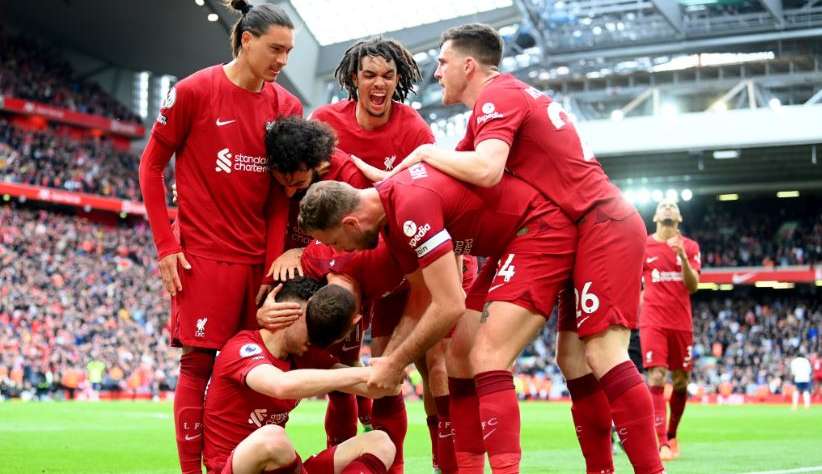 Em final de jogo alucinante, Liverpool vence Tottenham e sobe na Premier League