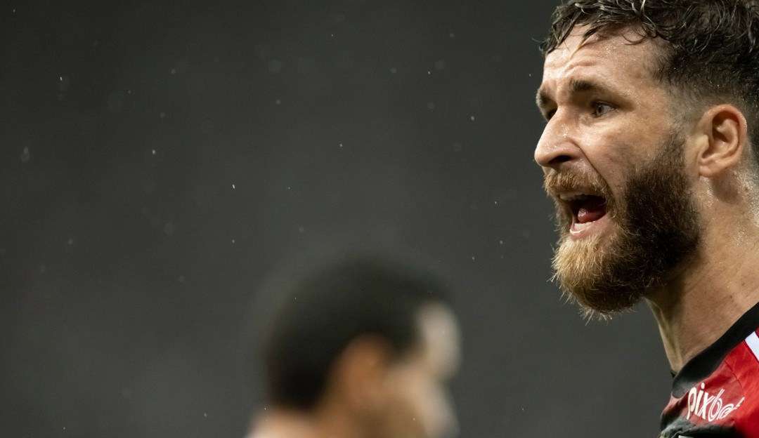 Léo Pereira critica sistema defensivo do Flamengo em clássico contra o Botafogo