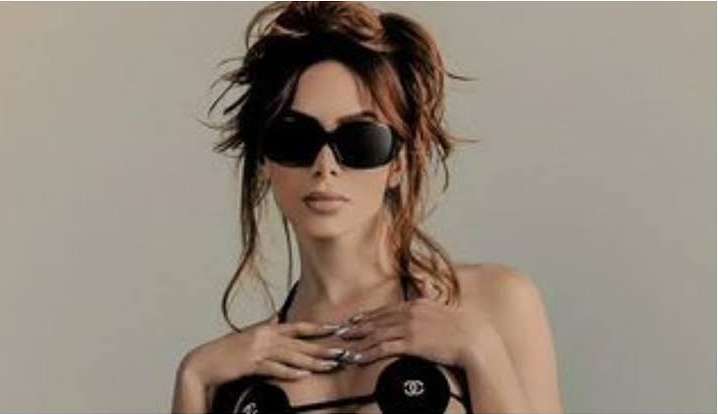 Anitta usa biquíni no valor de R$7 mil reais e levam fãs a loucura