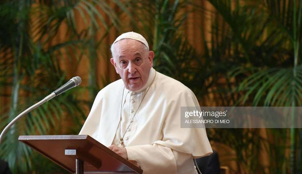 Papa reflete sobre o uso da tecnologia avançada entre os humanos e o limite deste uso