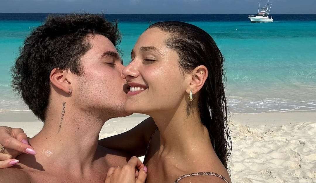 Sasha Meneghel e João Figueiredo curtem viagem em ilha paradisíaca