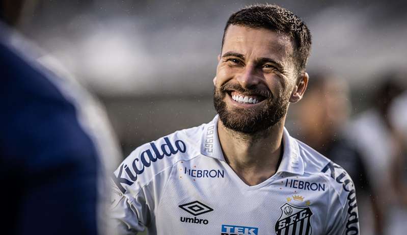 Santos estende vínculo de Lucas Lima até abril de 2025