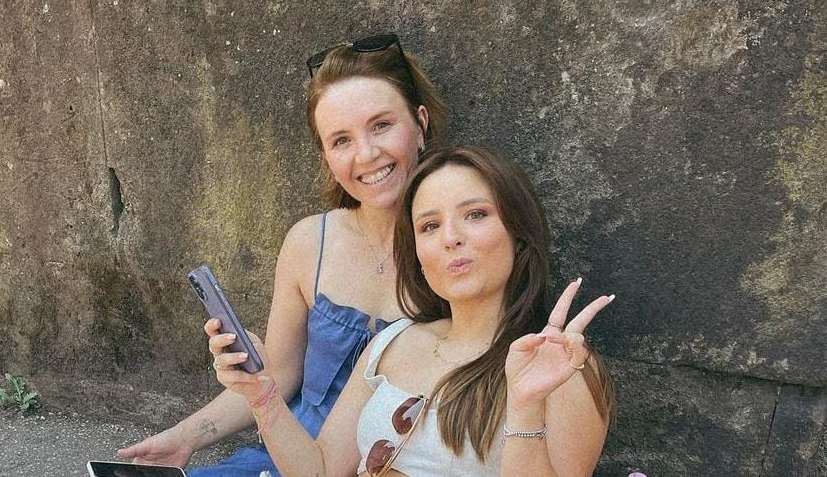 Mãe de Larissa Manoela é intitulada de narcisista após dar unfollow na filha