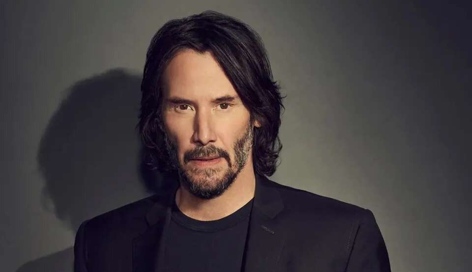 Policiais cercam a mansão de Keanu Reeves após uma denúncia