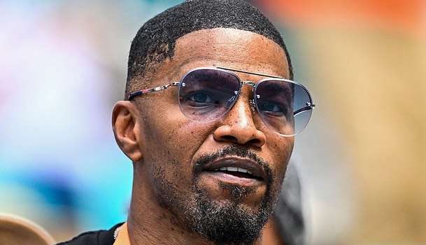 Família de Jamie Foxx pede para que os fãs orem por ele após internação