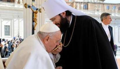 Papa Francisco se encontra com oficial da Igreja Ortodoxa Russa