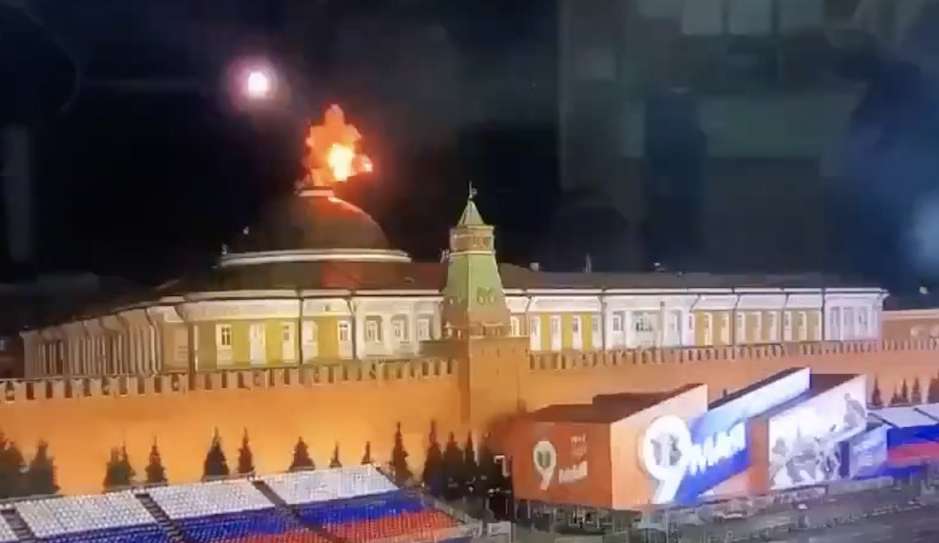 Imagens mostram momento exato em que Kremlin sofre ataque de drone