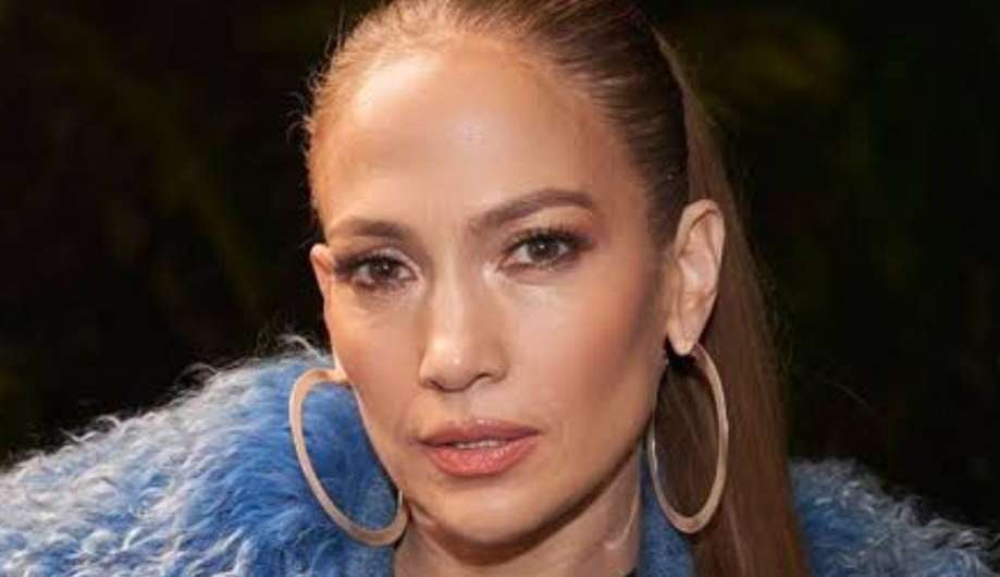 Jennifer Lopez aparece em discreto registro ao lado da irmã