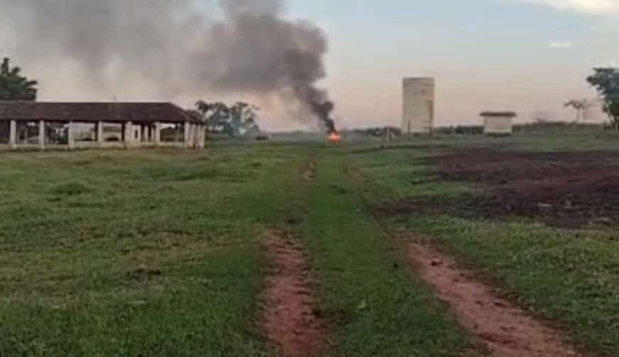 Queda de helicóptero em fazenda de distrito de São Carlos deixa dois mortos