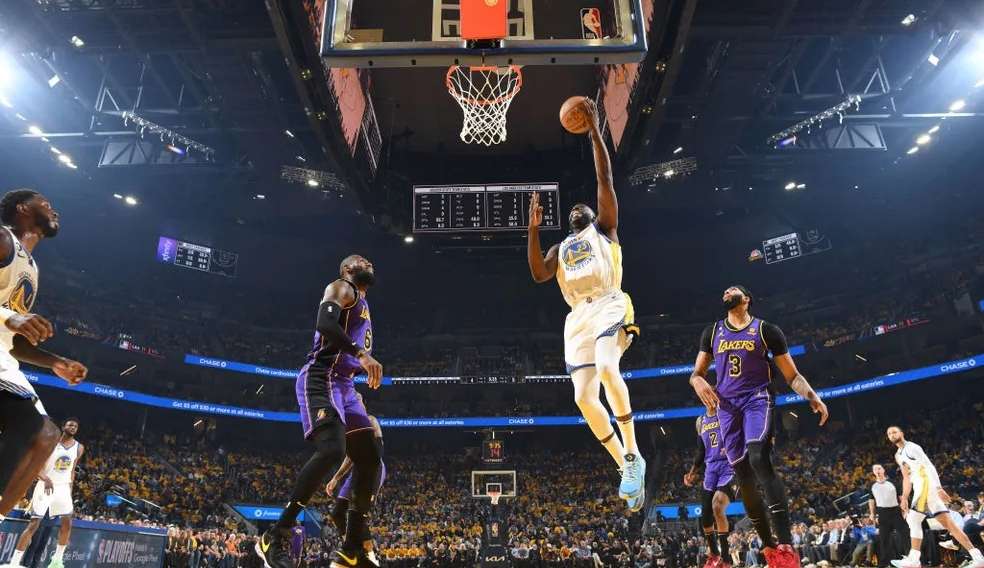 Warriors igualam série da semifinal contra os Lakers