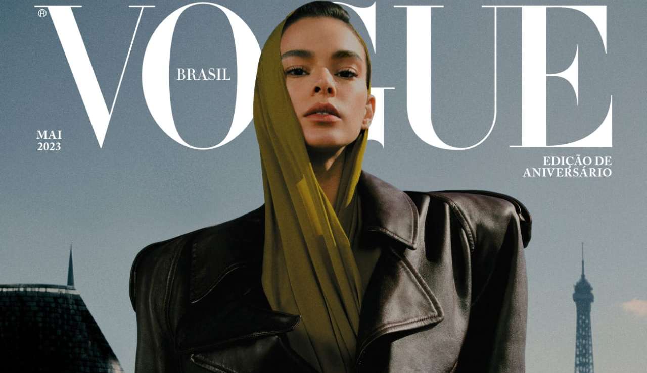 Bruna Marquezine estampa a capa na edição de aniversário da Vogue Brasil