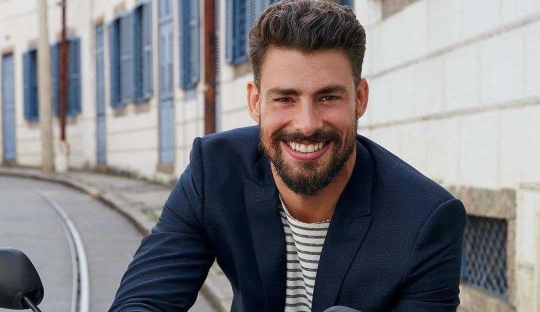 Cauã Reymond posta foto curtindo a sexta-feira com sua filha, Sofia