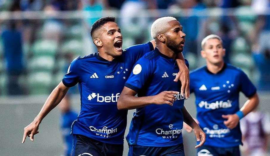 Cruzeiro vence Santos na Arena Independência e vira líder do Brasileirão