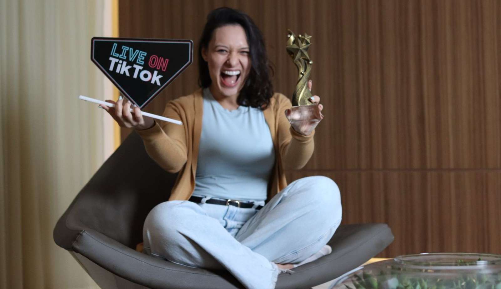 Be Pineccio: atriz faz sucesso com transmissões ao vivo e já representou o Brasil no exterior em prêmio da categoria