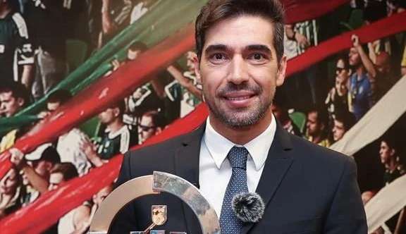 Abel Ferreira explica motivo pelo qual controla até mesmo o sono de seus jogadores