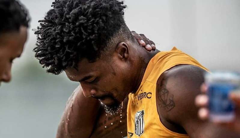 Santos decide afastar Bauermann do elenco por tempo indeterminado