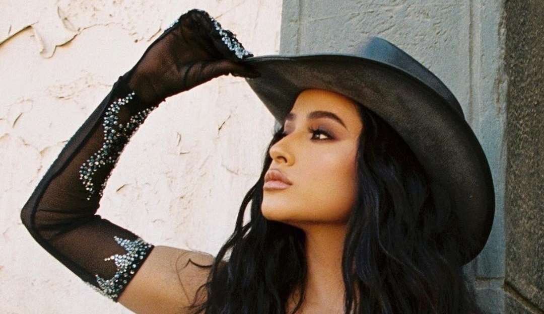 Becky G anuncia sua primeira turnê