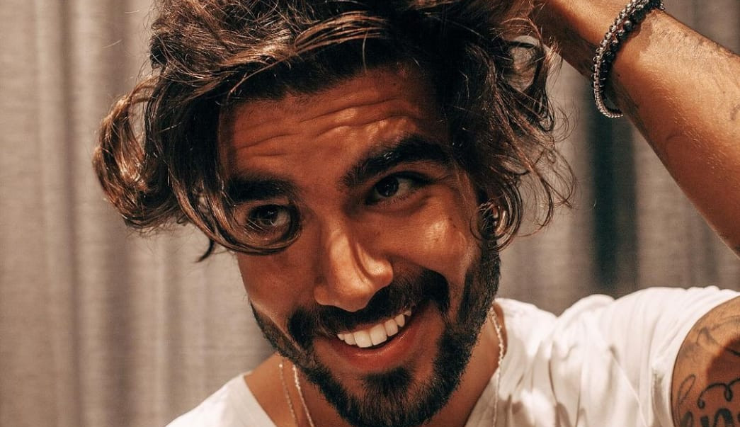 Caio Castro fala sobre fama de ‘bad boy’ e como lidou com a fama ao se tornar ator