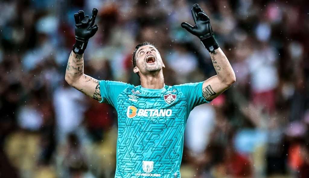 Diniz destaca vitória do Fluminense contra Cruzeiro e enaltece evolução de Fábio