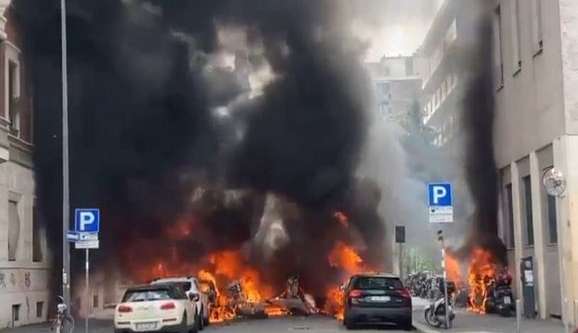 Explosão em Milão incendeia carros e deixa pessoa ferida