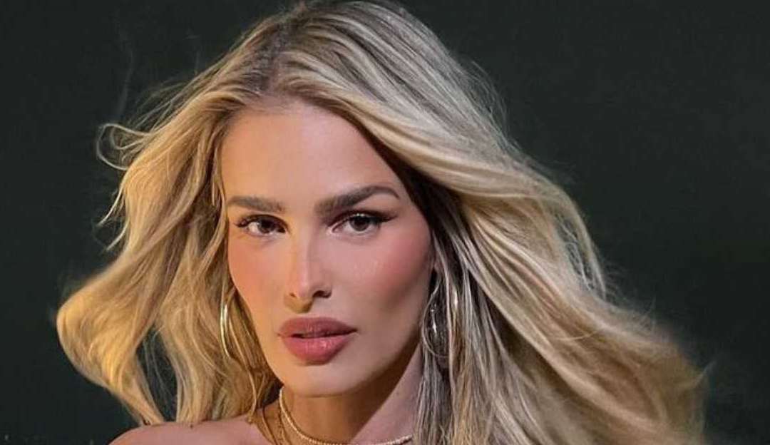 Yasmin Brunet posa de toalha e chama atenção de seguidores